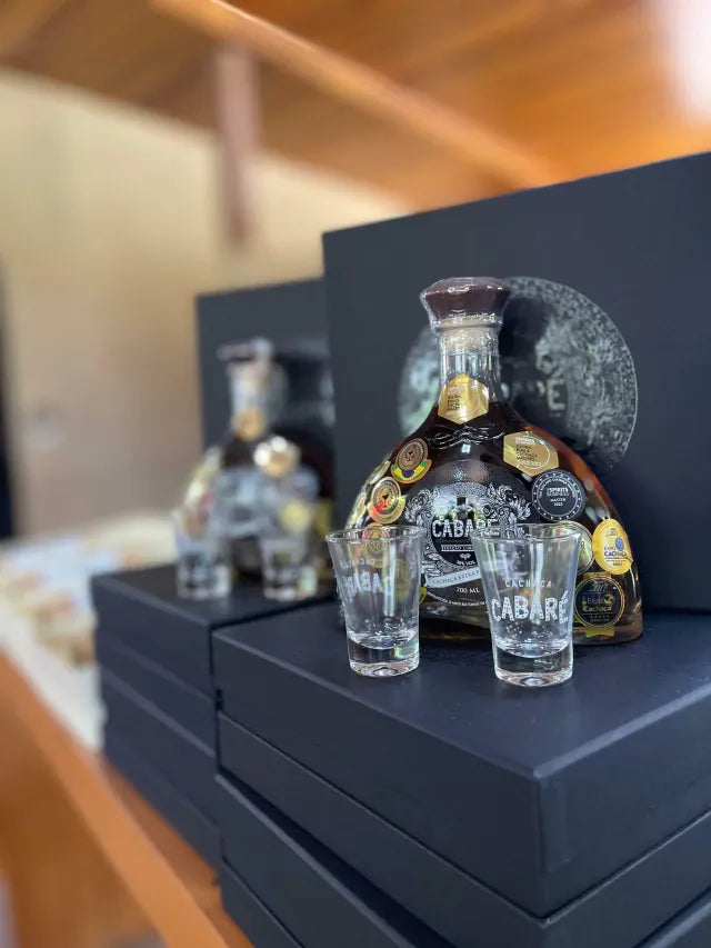 Kit Cachaça Cabaré Extra Premium 15 Anos